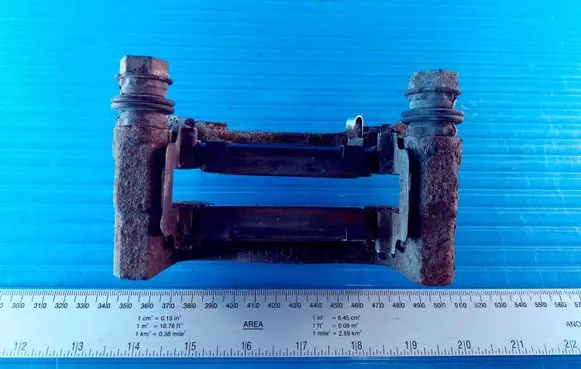 Opel Zafira B Front brake caliper FN357725