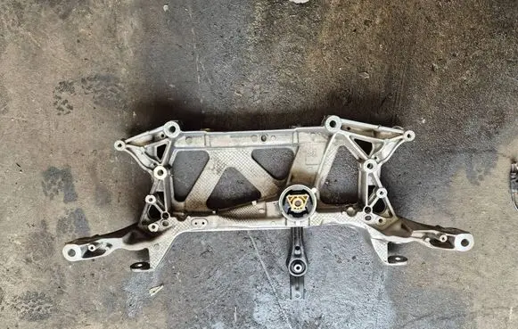 Volkswagen PASSAT B8 Front subframe 3Q0199369E