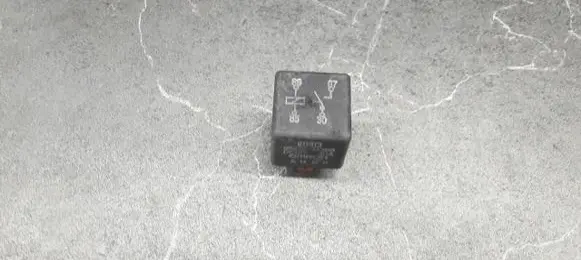 Hyundai Matrix Fuel pump relay 95230-3A200