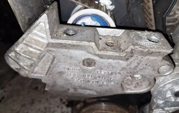 Volkswagen PASSAT B6 Engine mounting bracket 03g199207g