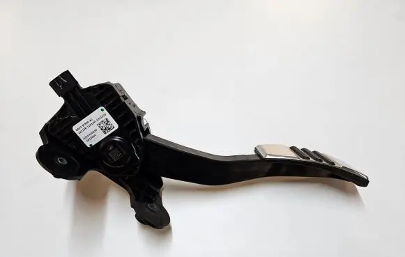 Ford Mustang VI Accelerator throttle pedal CR339F836AC