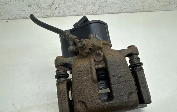 Volkswagen PASSAT B7 Rear brake caliper
