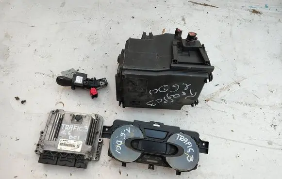 Renault Trafic III (X82) Engine control unit/module 237106626R