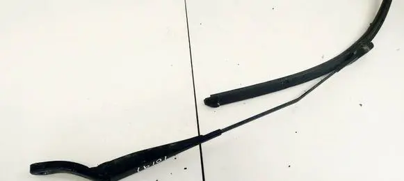 Citroen Berlingo Front wiper blade arm 9682974380