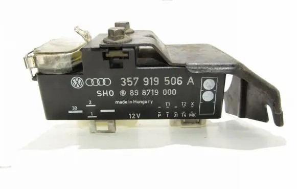 Volkswagen PASSAT B4 Fan control module 357919506A