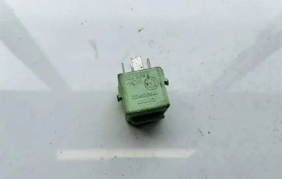 BMW 5 E39 Other relay 61368373700 v23134-k59-x312