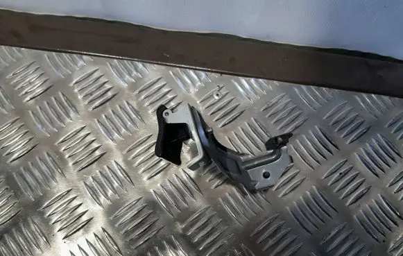 Subaru Impreza IV Engine bonnet (hood) release handle
