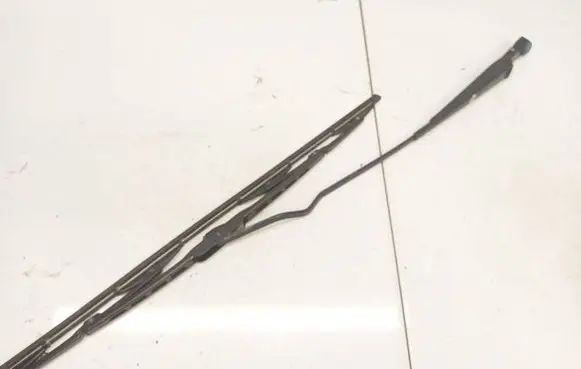 Volkswagen PASSAT B4 Front wiper blade arm 3A1955410