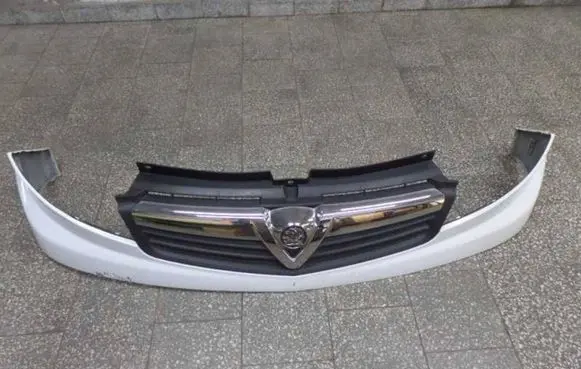 Opel Vivaro Front bumper upper radiator grill 93856150 93856149 46092