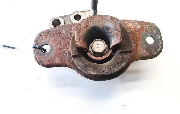 Engine mount bracket