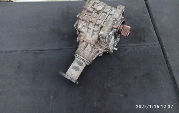 Gearbox transfer box case