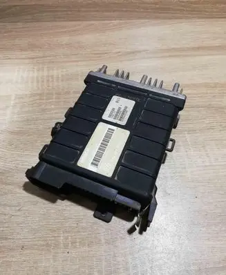 Volkswagen PASSAT B3 Engine control unit/module ECU 0261200261 443907311B