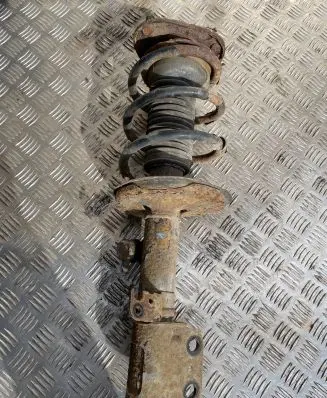 Toyota Corolla Verso E121 Front shock absorber/damper