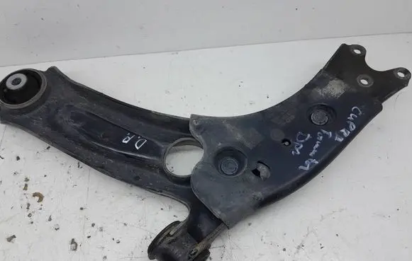 Cupra Formentor Front lower control arm/wishbone 3Q0407118B