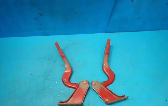 Seat Leon (5F) Engine bonnet/hood hinges 5F0823301A 5F0823302A