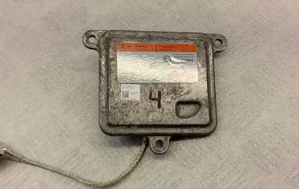 Ford Focus Headlight ballast module Xenon A71154400