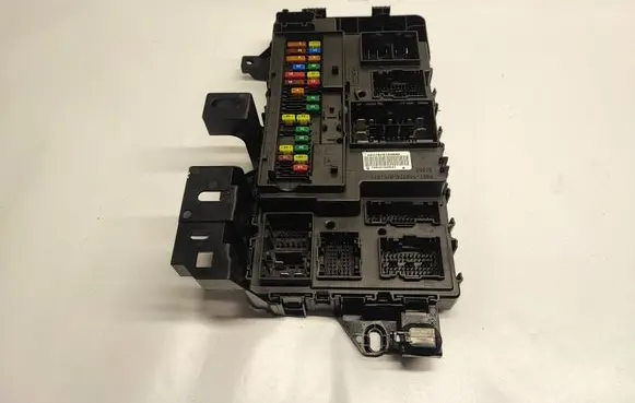 Ford Mustang VI Fuse module JR3T15604HFH