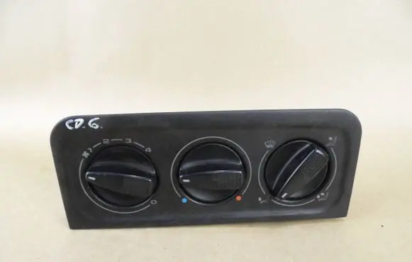 Volkswagen Golf III Climate control unit 1H0819045A 1H0820045
