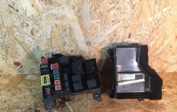 Volvo S40, V40 Fuse box set
