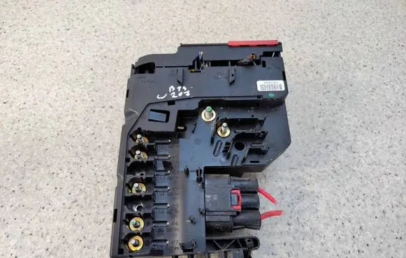 Mercedes-Benz E C207 W207 Fuse module A2075401550