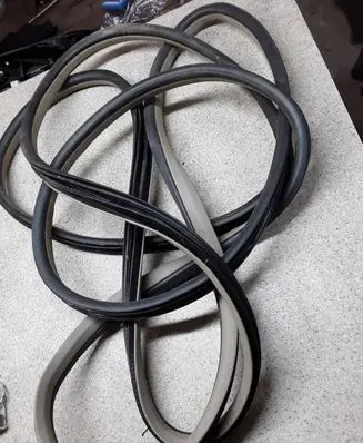 Mercedes-Benz GL X166 Front door rubber seal A1666970051