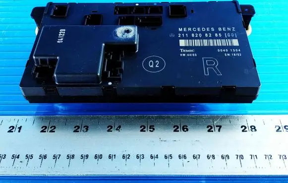 Mercedes-Benz E W211 Door control unit/module 2118208285
