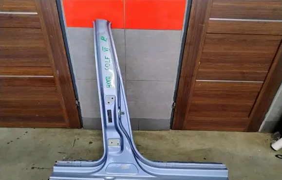Volkswagen Golf VI Pillar (middle) 