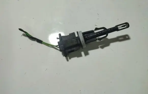 Volkswagen Polo IV 9N3 Outside/exterior temperature sensor 