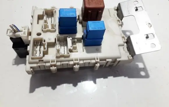 Nissan Almera Tino Fuse box set 24350BU210 0303031