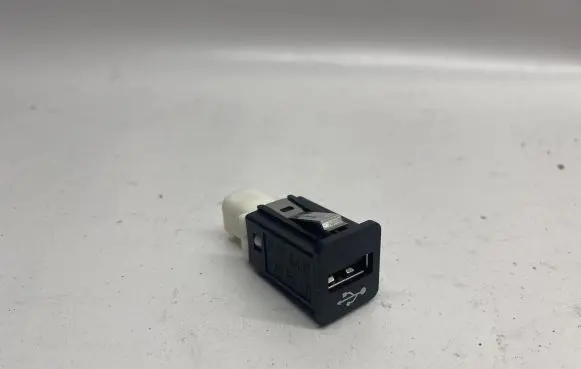 BMW 3 E92 E93 AUX in-socket connector 9237656