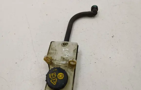 Brake fluid reservoir