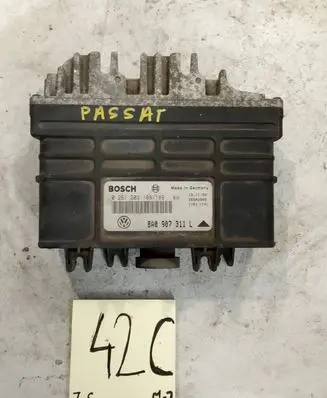 Volkswagen PASSAT B5 Engine control unit/module 8A0907311L