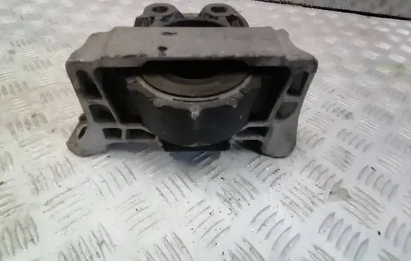 Engine mount bracket
