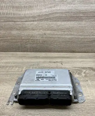 KIA Cerato Engine control unit/module 3910327061 0281001538