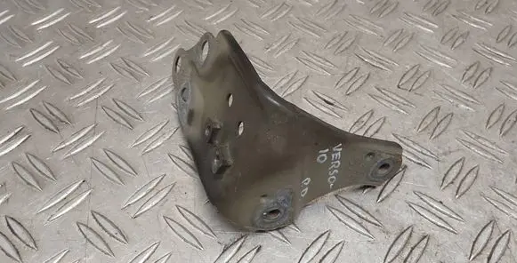 Toyota Verso Fender mounting bracket