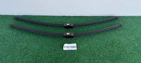Volkswagen Touareg I Front wiper blade arm 7L0998002