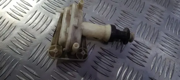 Audi 80 90 B3 Central locking vacuum pump 893862123