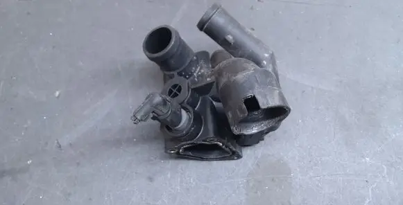 Volkswagen Phaeton Coolant pipe/hose 022121121E