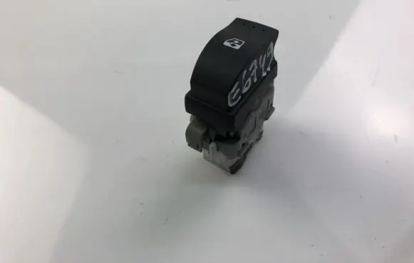 Renault Megane III Electric window control switch 315024A
