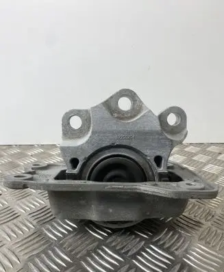 Engine mount bracket