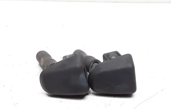 Windshield washer spray nozzle