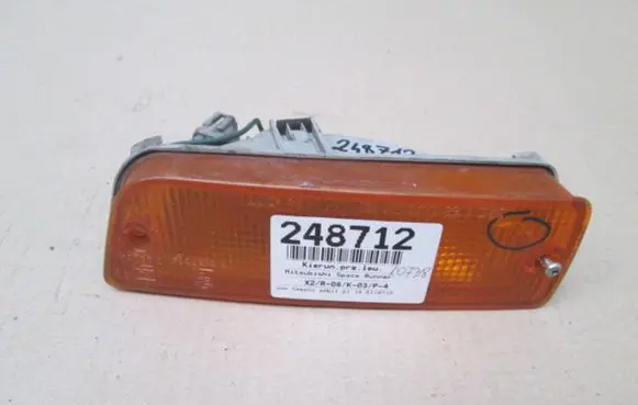 Mitsubishi Space Runner Front indicator light