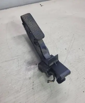 Mercedes-Benz E W211 Accelerator throttle pedal A2113000404