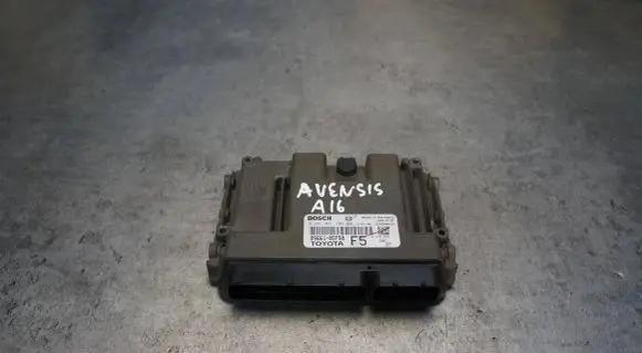 Toyota Avensis T270 Engine control unit/module 0281031706 8966105F50 1039S88639
