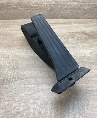 BMW 7 E65 E66 Accelerator throttle pedal 6772645 259160