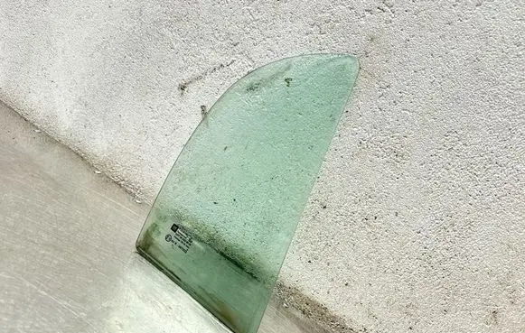 Opel Astra G Rear vent window glass DOT36AS2M129 43R007022