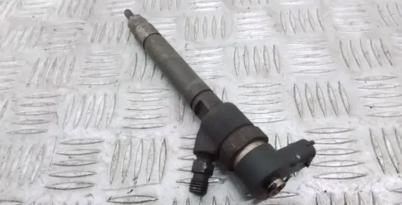 Volvo S60 Fuel injector 30750283
