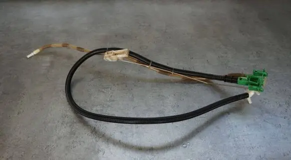 Audi A8 S8 D3 4E Fuel line pipe 3d0919715e