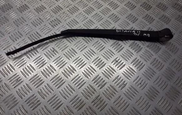 Skoda Octavia Mk2 (1Z) Rear wiper blade arm