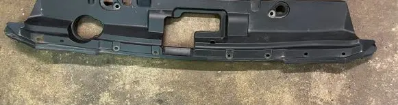 Nissan Leaf II (ZE1) Radiator trim 623225SK0A